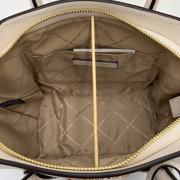 MICHAEL KORS
Avril Small Leather Top-Zip Satchel LIGHT CREAM COLOR - Picture 11 of 13